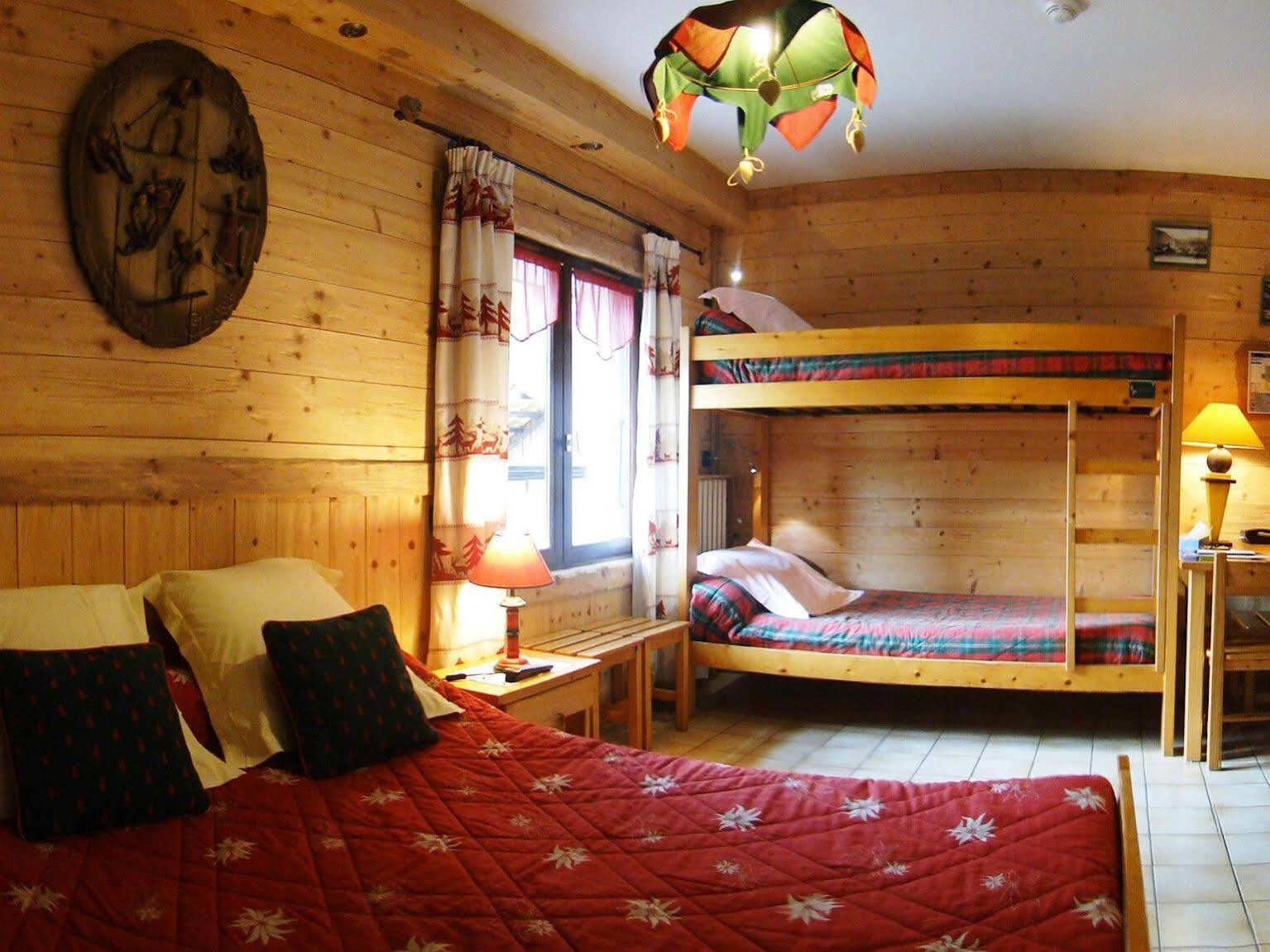 Logis Hotel Les Ancolies Arêches Екстериор снимка
